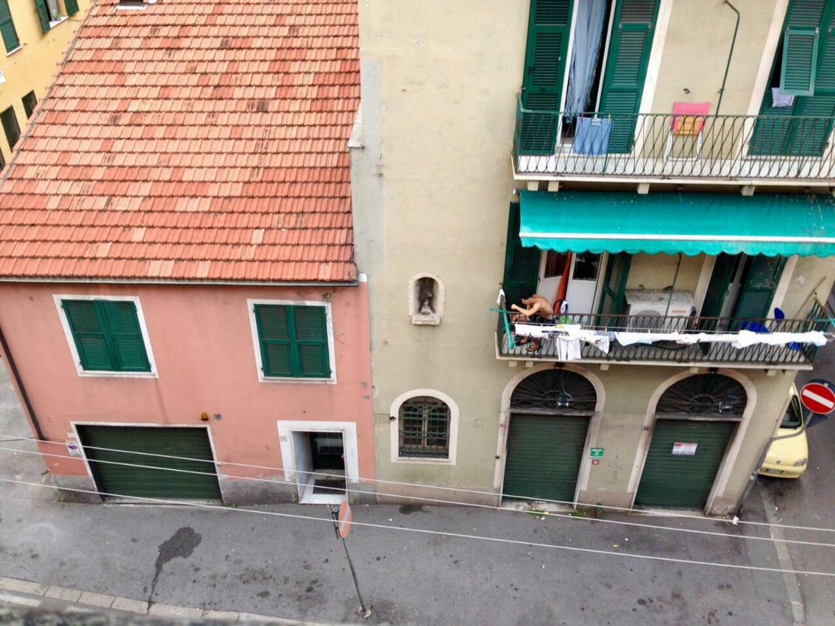 Una Stanza In Un Appartamento Genua Exterior foto